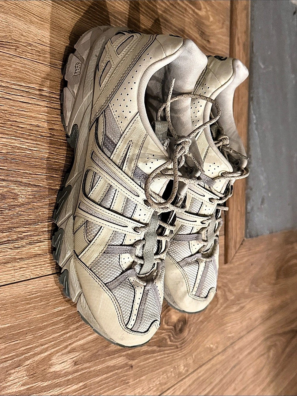 ASICS GEL-Nimbus 9 Athletic Sneakers Cream Gray US 12
